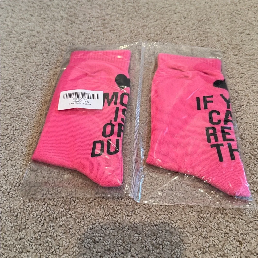 S9 NEW Funny Crew‎ Socks If You Can Read This Mom Is Off Duty